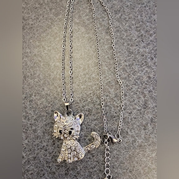 Cute Cartoon Cat Pendant Necklace - Picture 2 of 2